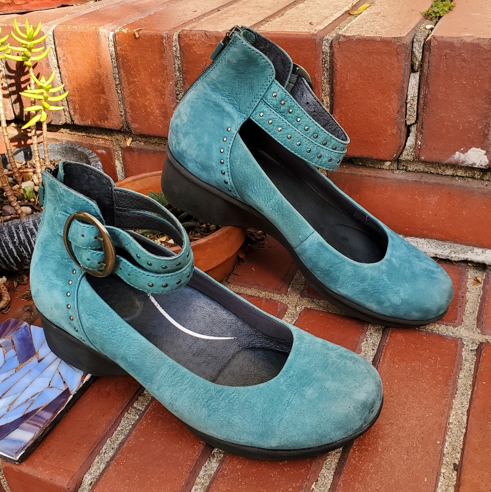 Beautiful Teal Dansko Shoes Size 38 Lighly Worn